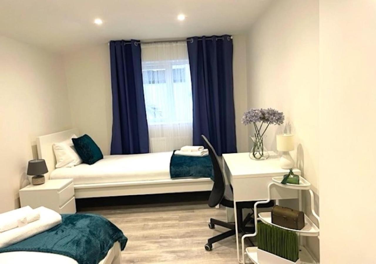 2 Bedroom Serviced Apartment # London Exterior photo